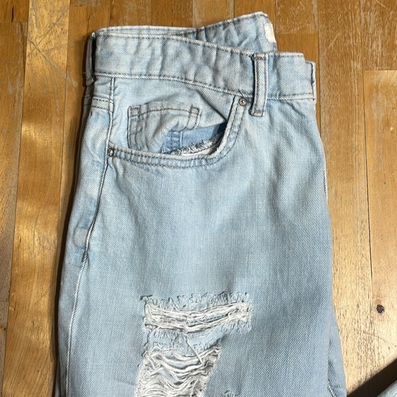 Forever 21 distressed jeans - Picture 2 of 10